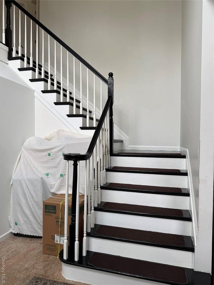 6 Taylor Ln - Photo 2 of 12