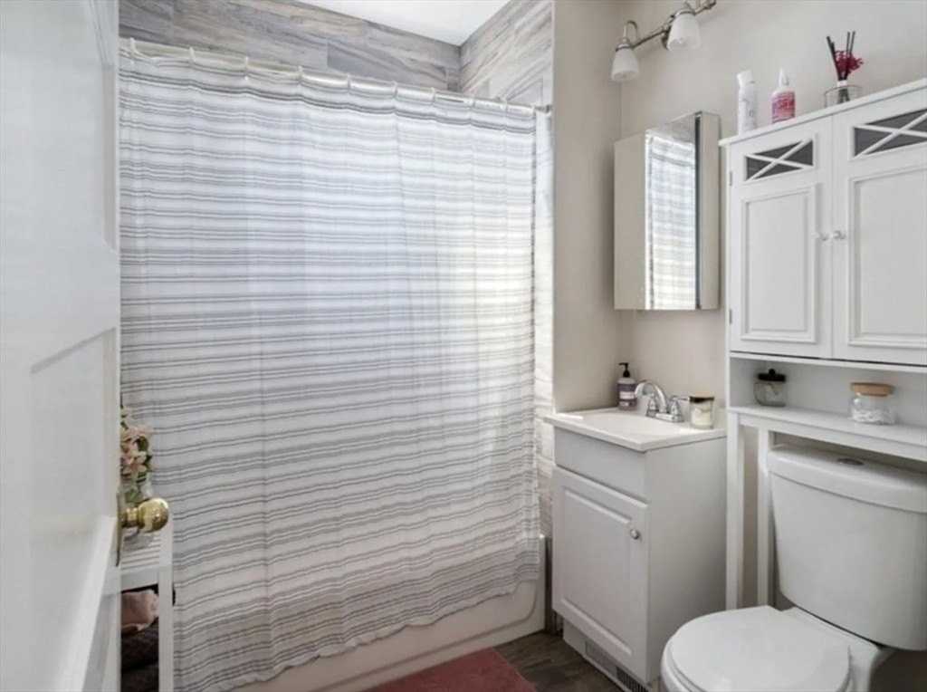 44 Greenleaf Ave Unit 2 - Photo 7 of 16