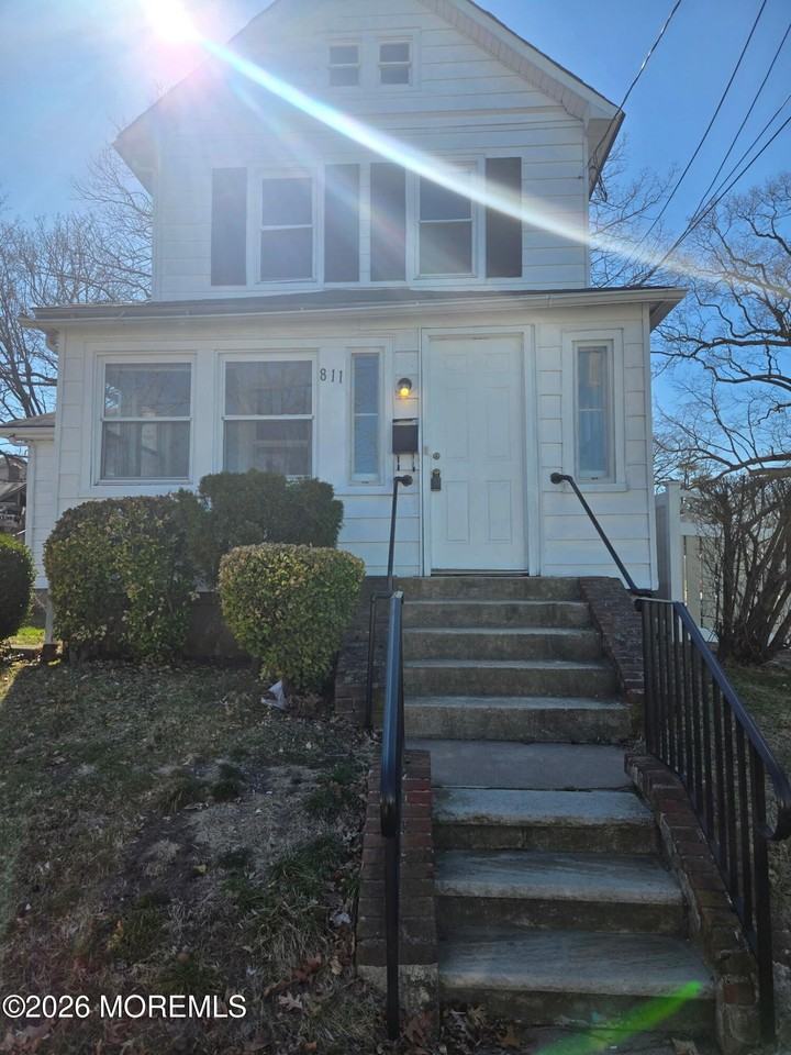 811 Central Ave - Photo 2 of 50