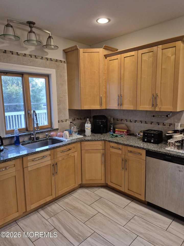 247 Perrine Ave - Photo 2 of 9