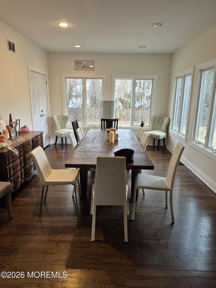 247 Perrine Ave - Photo 3 of 9