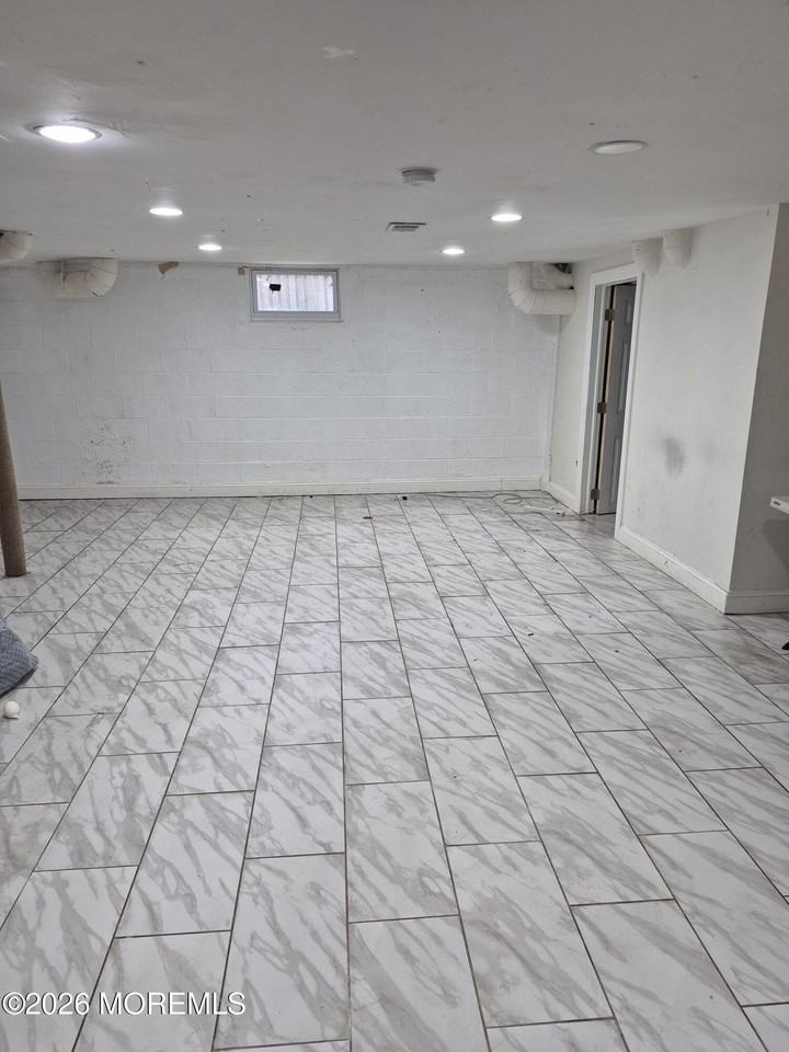 247 Perrine Ave - Photo 6 of 9