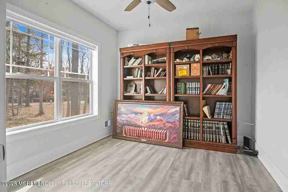 192 Willow Dr - Photo 4 of 27