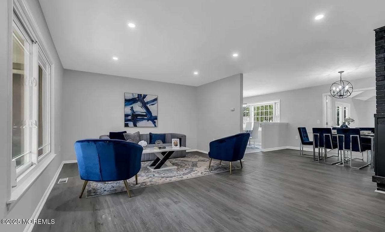 821 Bay Ave - Photo 5 of 40