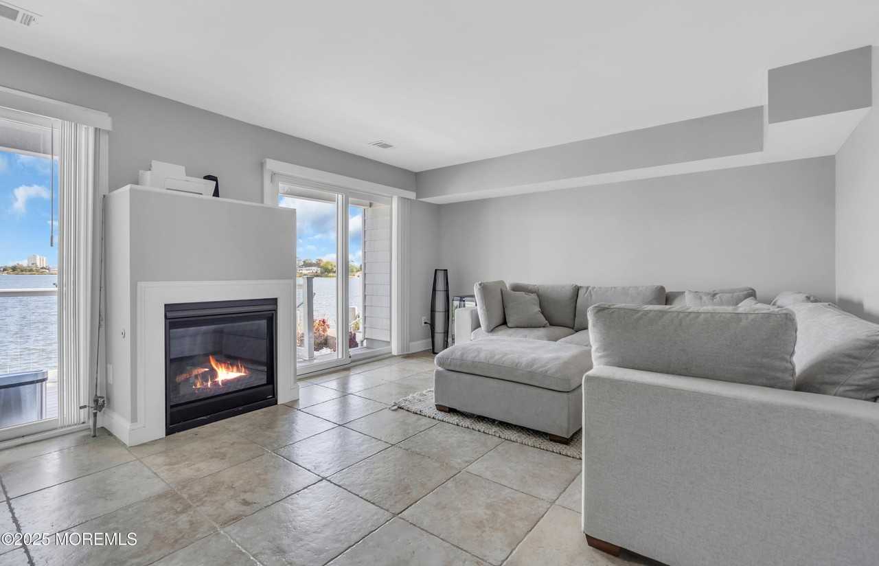 165 Riddle Ave Apt 9 - Photo 7 of 41