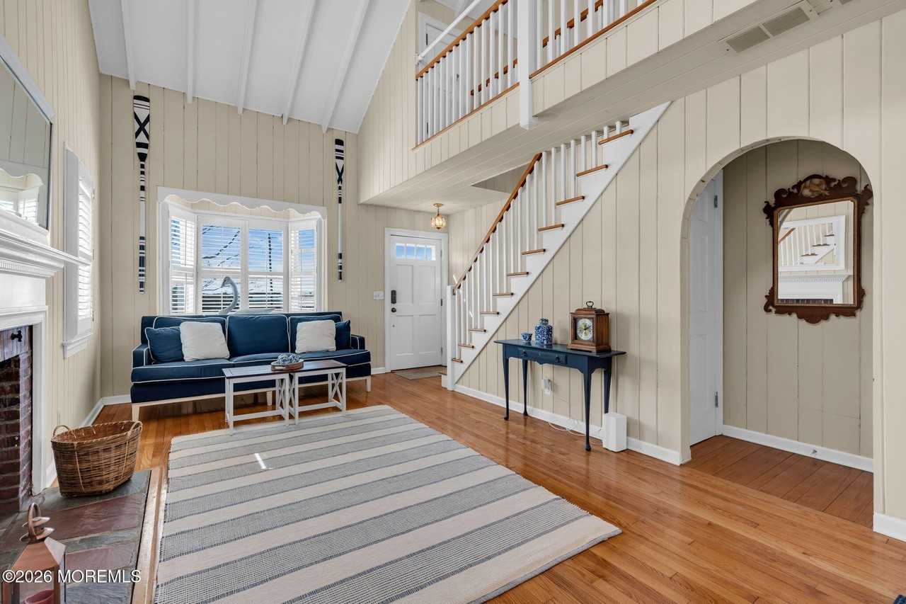 215 Neptune Pl - Photo 4 of 33