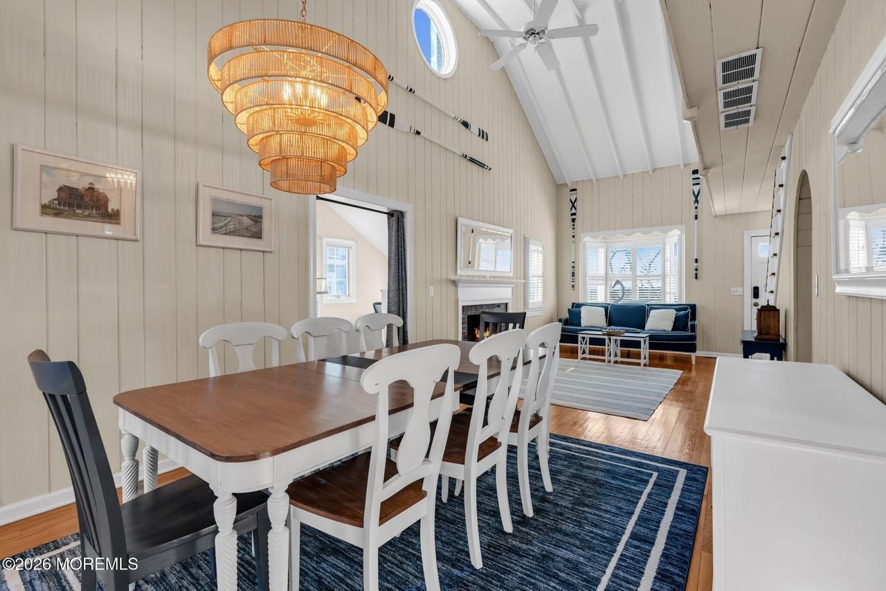 215 Neptune Pl - Photo 6 of 33