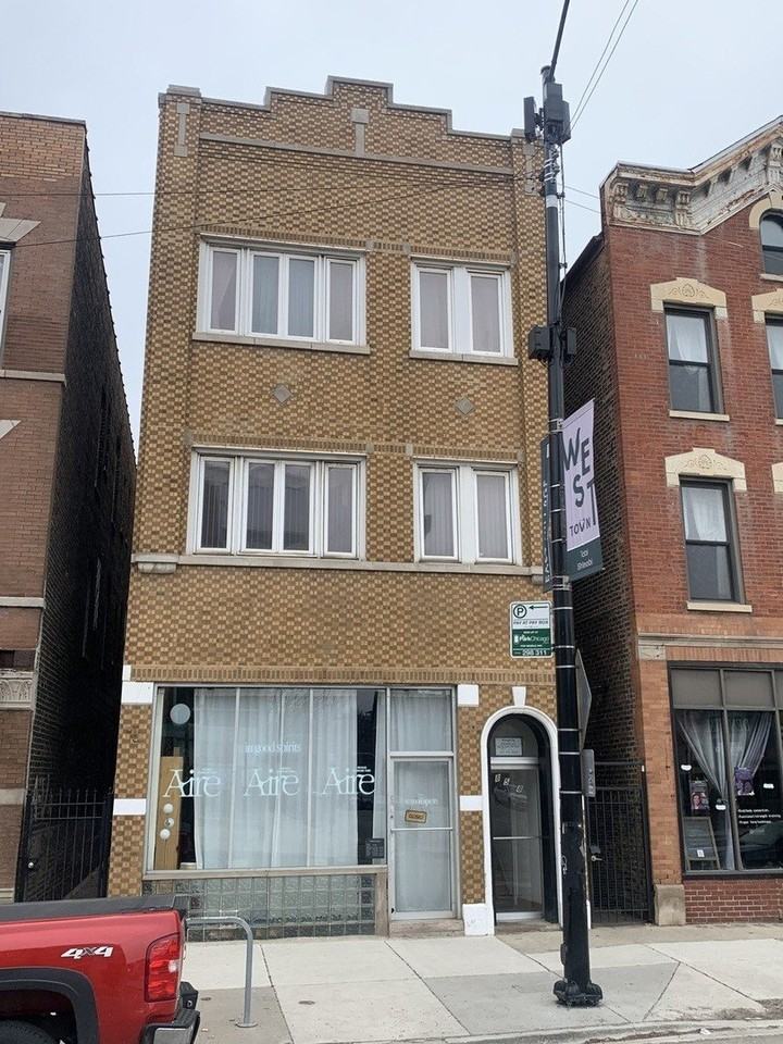 858 N Ashland Ave Apt 2r - Photo 2 of 14