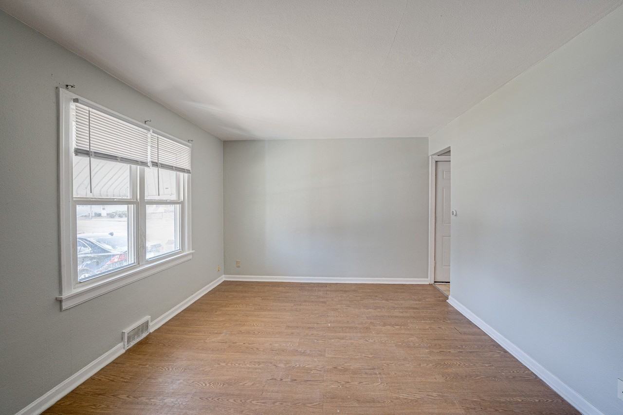 2208 Fremont St - Photo 3 of 15