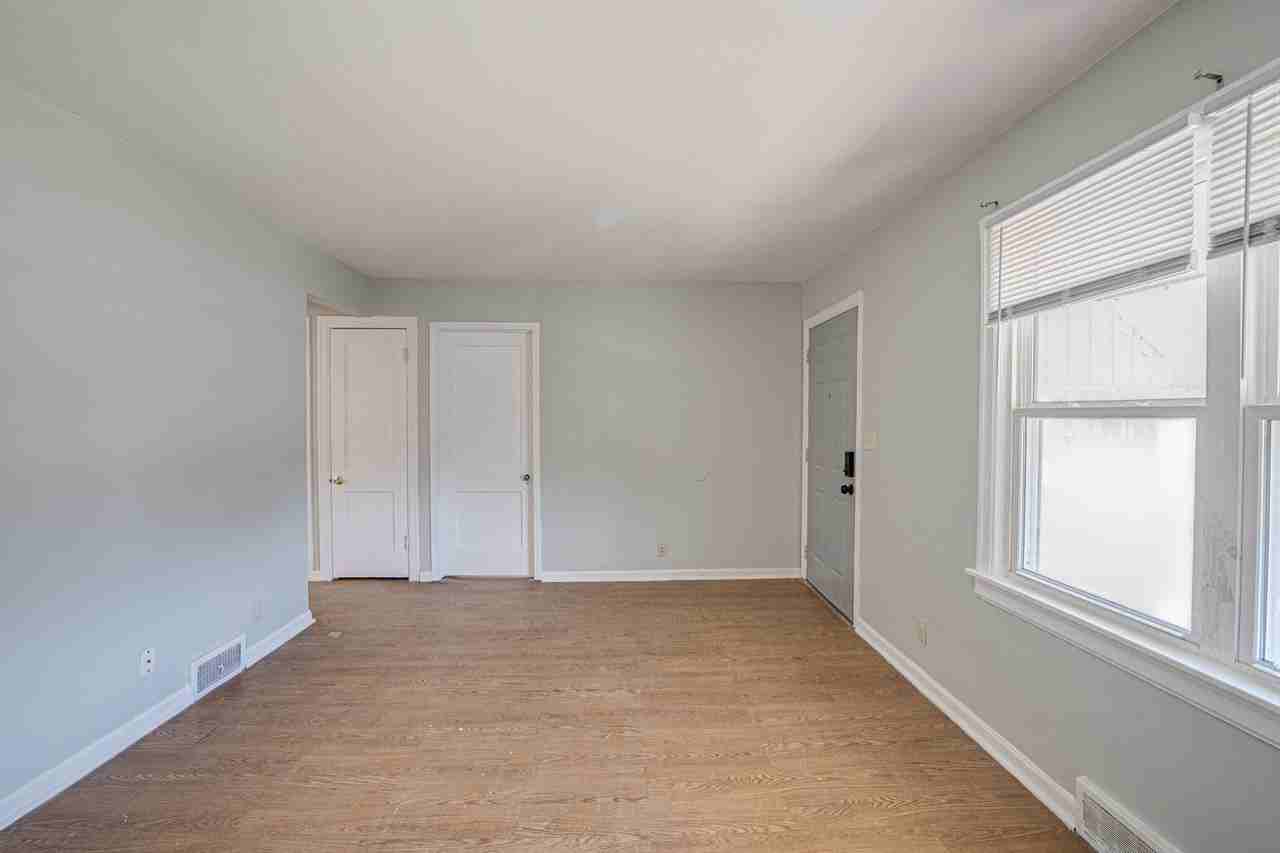 2208 Fremont St - Photo 4 of 15