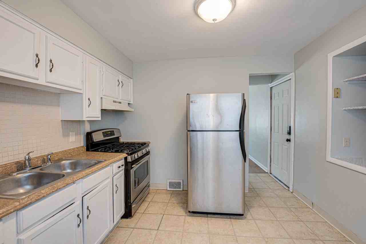 2208 Fremont St - Photo 5 of 15