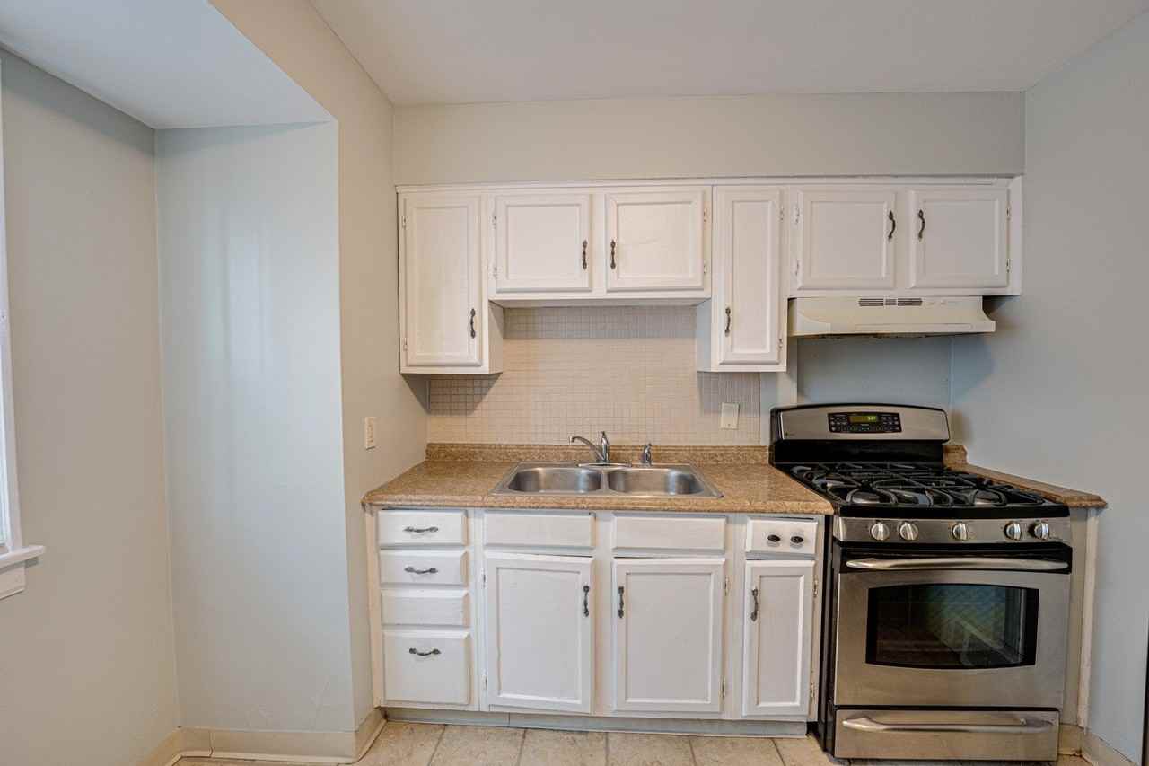 2208 Fremont St - Photo 6 of 15