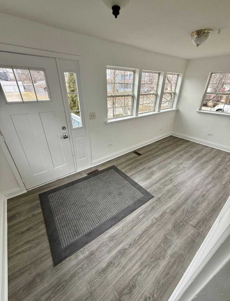 309 Griswold St - Photo 3 of 20