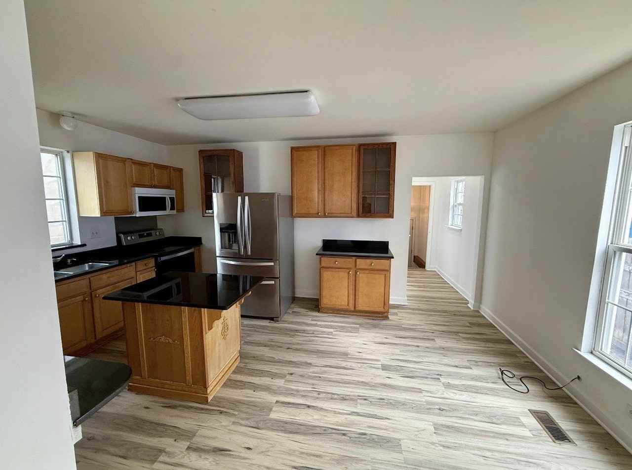 309 Griswold St - Photo 7 of 20