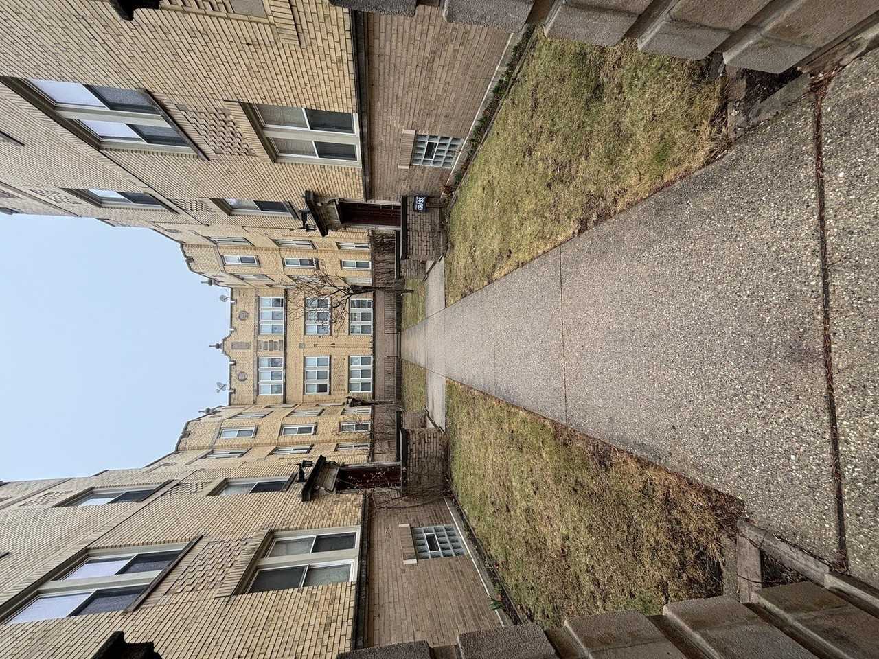 2216 W Thome Ave Apt 3a - Photo 2 of 26