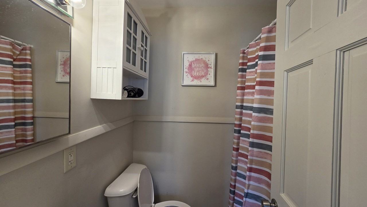 542 Whitney Ave - Photo 5 of 16