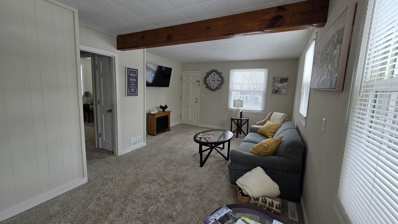 542 Whitney Ave - Photo 6 of 16