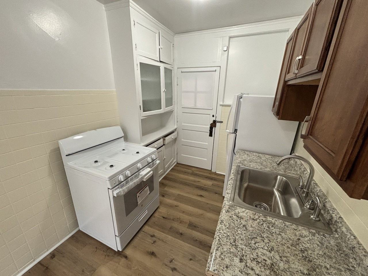 2216 W Thome Ave Apt 3b - Photo 7 of 18