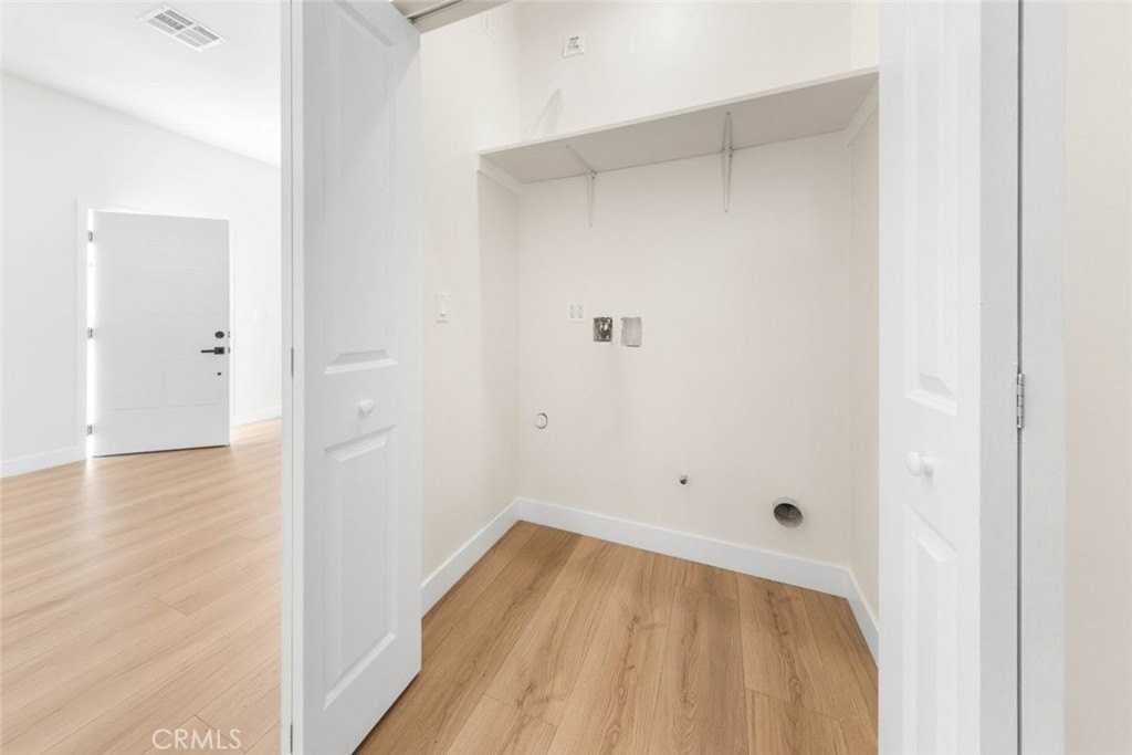 14729 Leadwell St - Photo 7 of 9