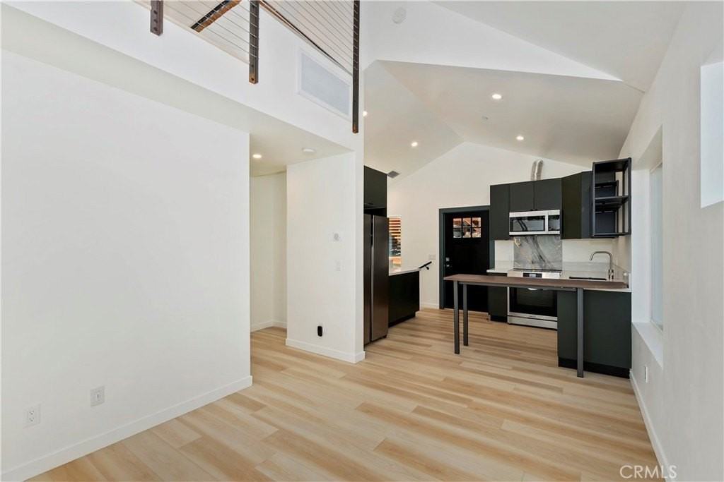 441 Oriole Dr #3 - Photo 4 of 46