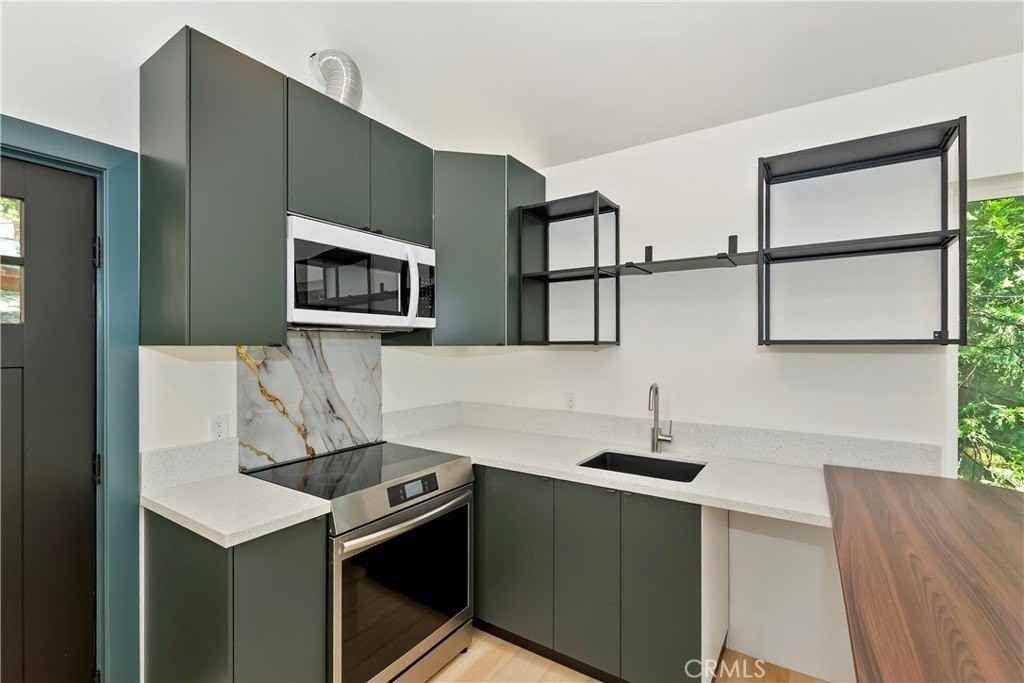 441 Oriole Dr #3 - Photo 6 of 46