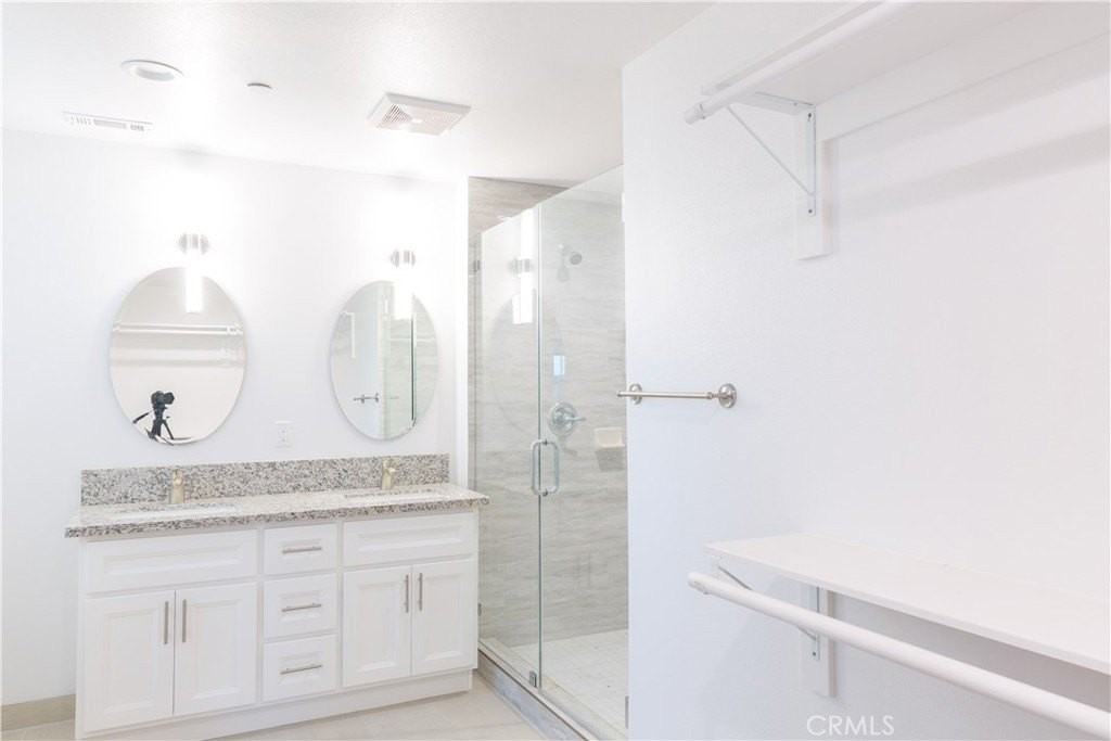 14614 Vanowen St - Photo 5 of 16