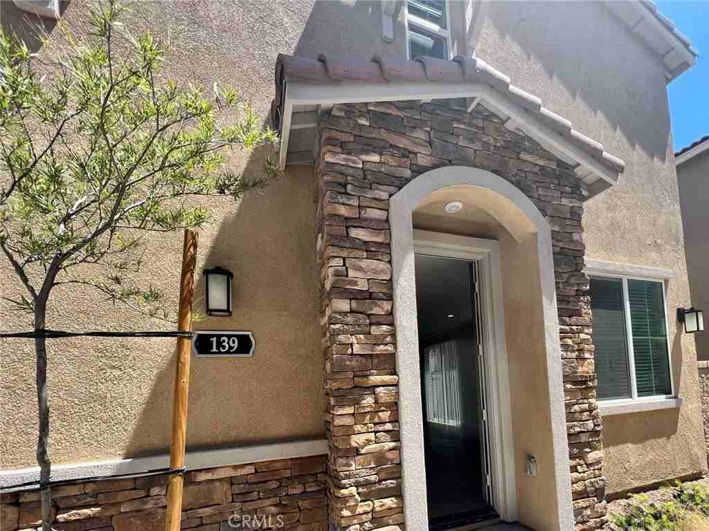 139 Grove Ct - Photo 2 of 19