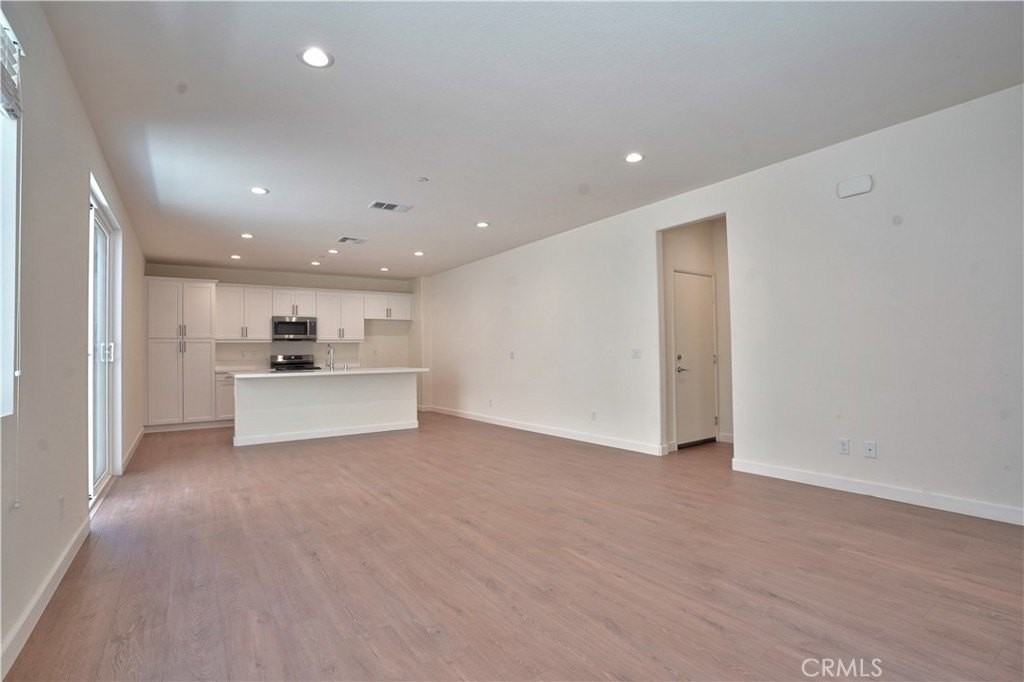 139 Grove Ct - Photo 5 of 19