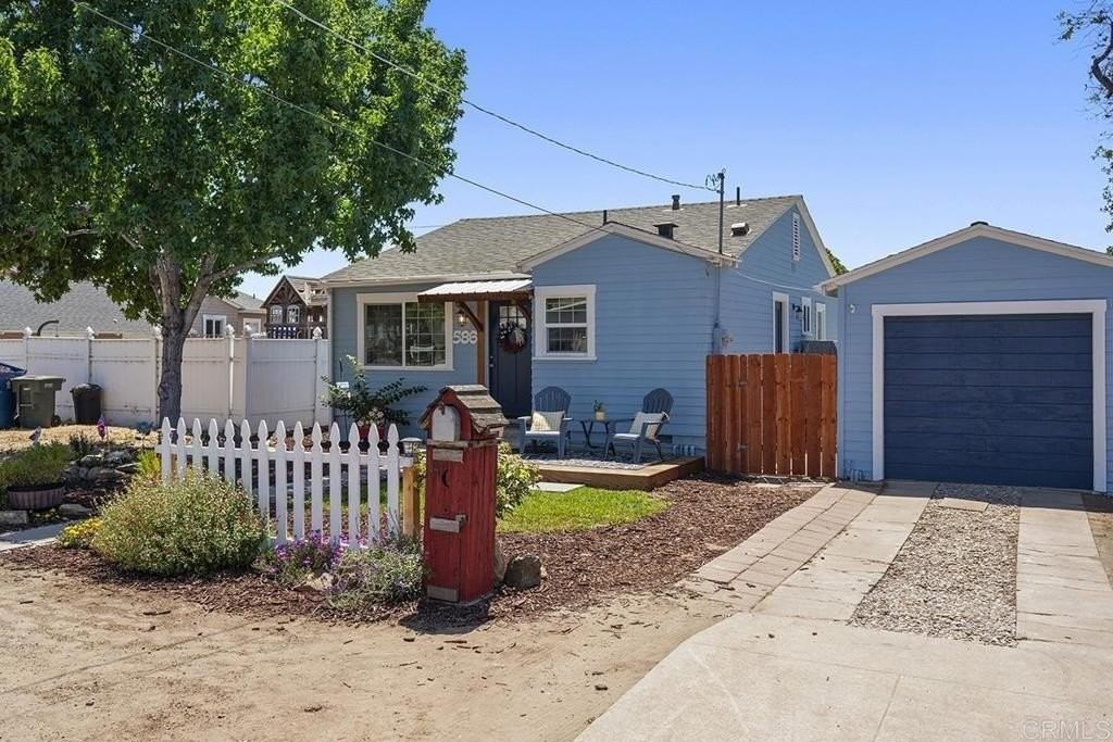 586 Del Mar Ave - Photo 2 of 12