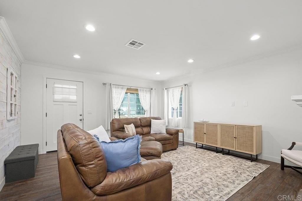 586 Del Mar Ave - Photo 3 of 12