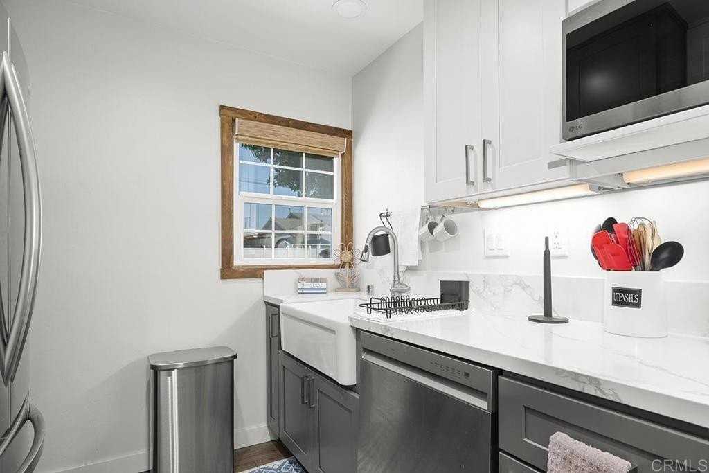 586 Del Mar Ave - Photo 7 of 12