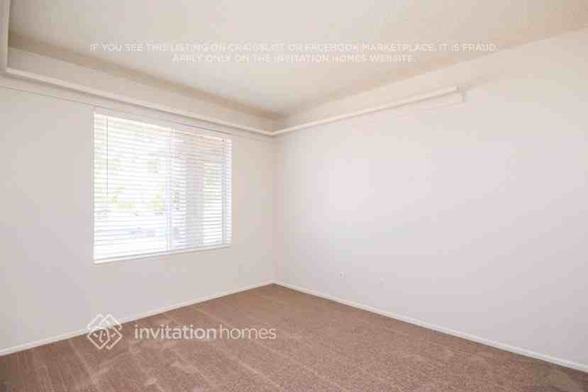 3607 W Kings Ave - Photo 3 of 10