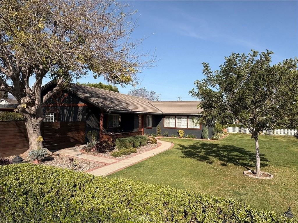 1721 E Ruddock St - Photo 2 of 26