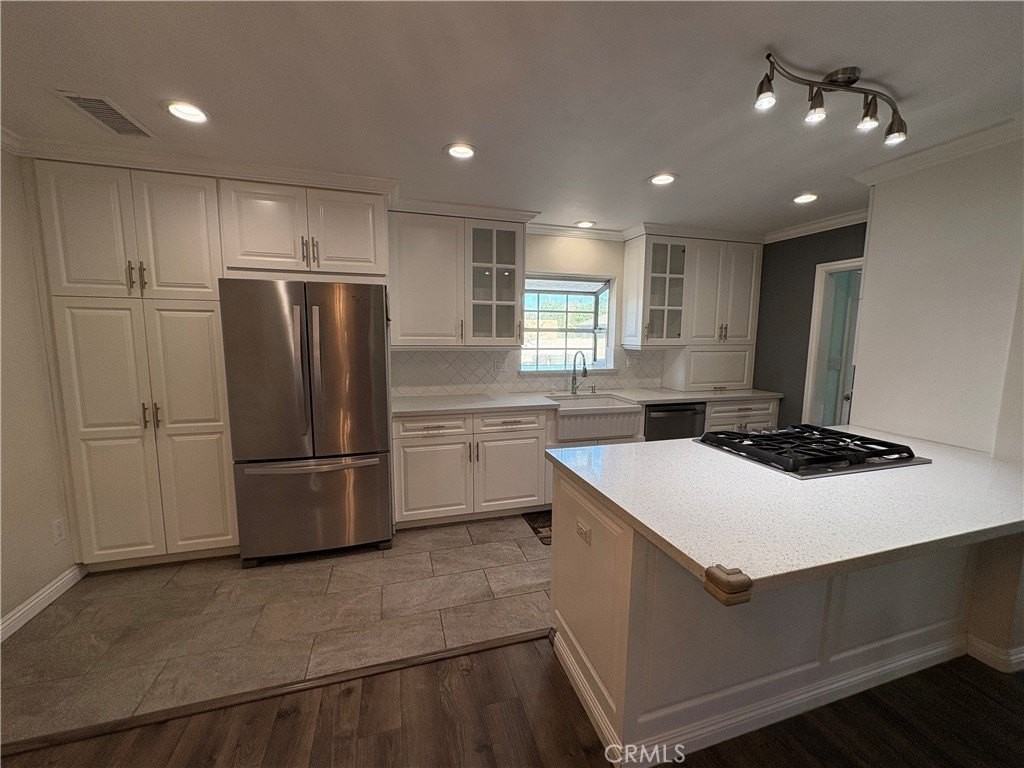 1721 E Ruddock St - Photo 4 of 26