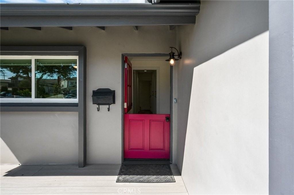 413 N Paulina Ave - Photo 6 of 46