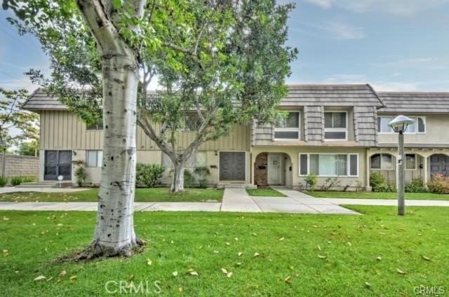 4555 Larwin Ave - Photo 2 of 37