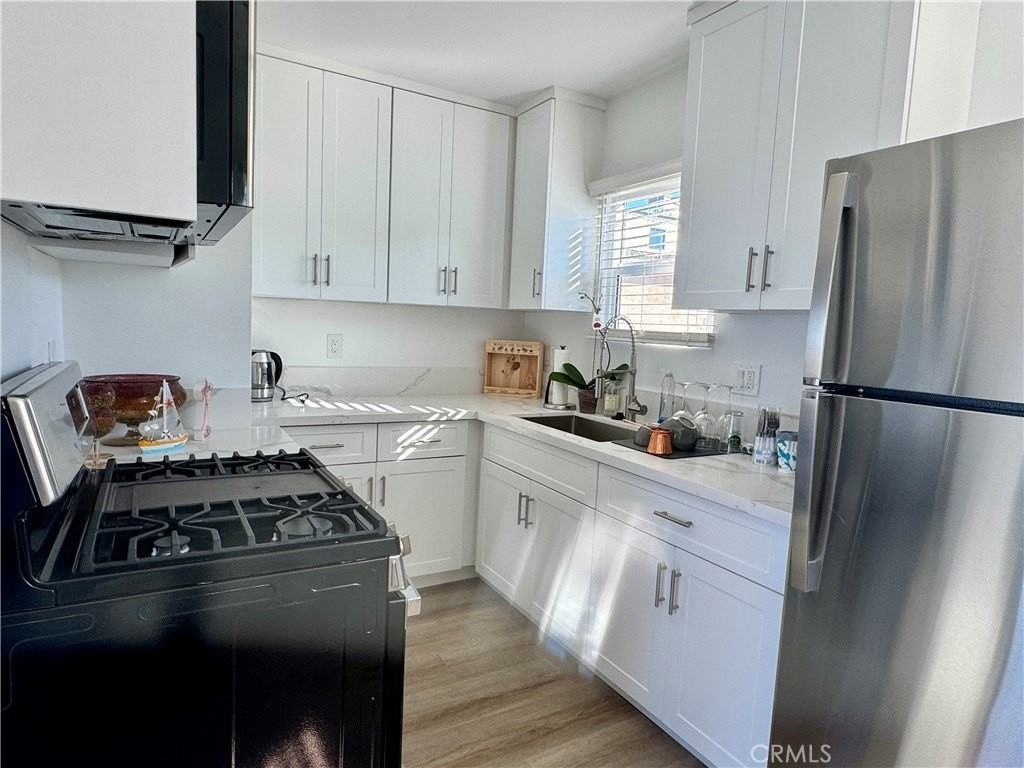 908 Manhattan Ave #D - Photo 5 of 12