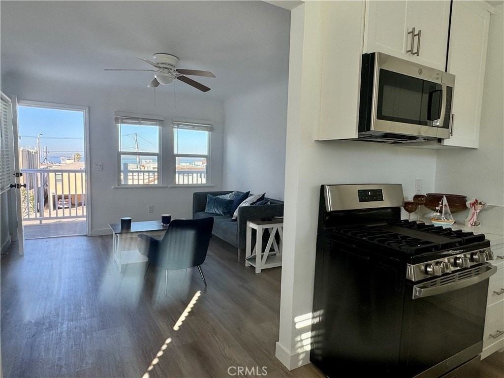 908 Manhattan Ave #D - Photo 6 of 12