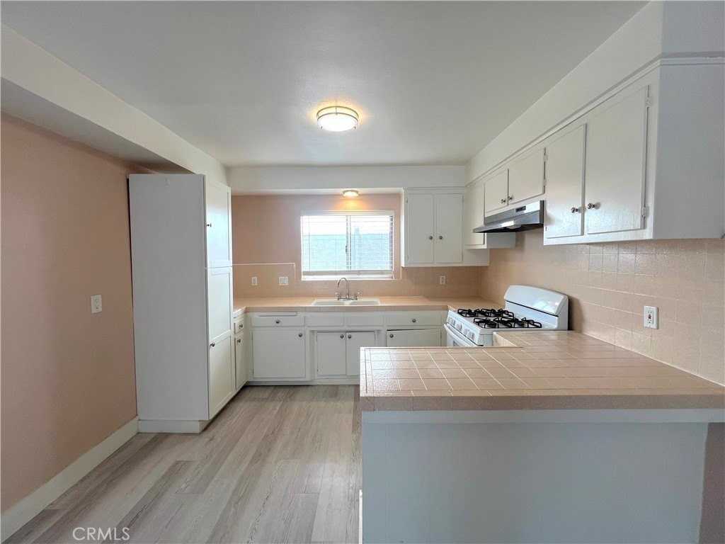 12706 Kornblum Ave #C - Photo 6 of 13