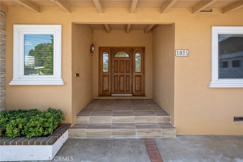 1935 W 1st St - Photo 4 of 44