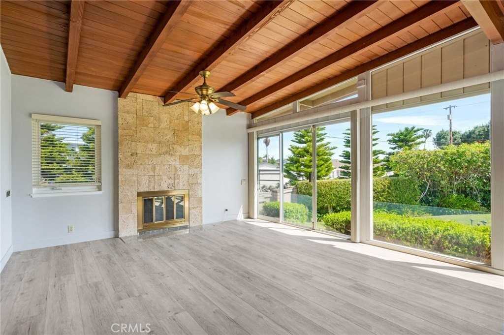 1935 W 1st St - Photo 6 of 44