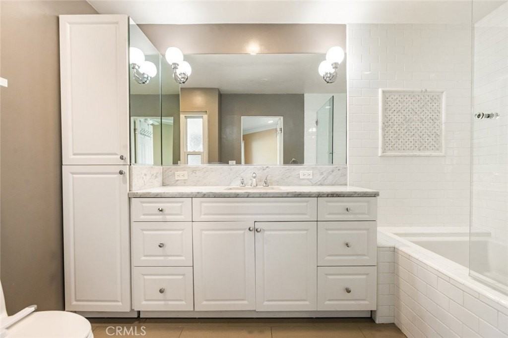 4425 W Sarah St - Photo 5 of 22