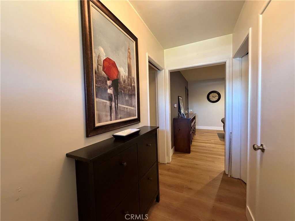 9406 Rose Ave - Photo 5 of 36