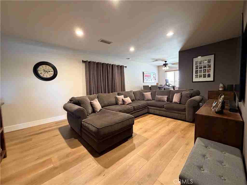 9406 Rose Ave - Photo 7 of 36