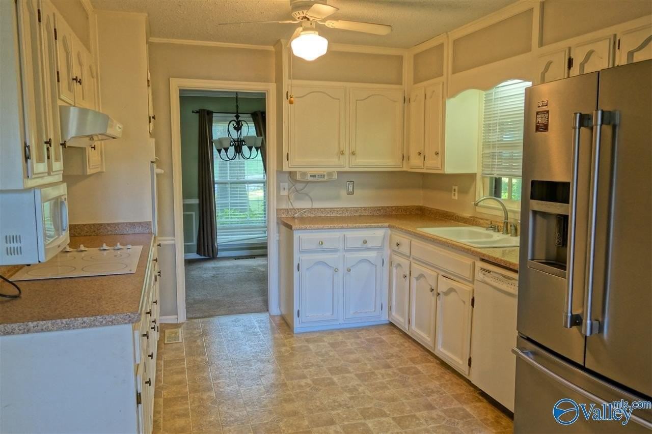 2516 Willena Dr Se - Photo 3 of 23