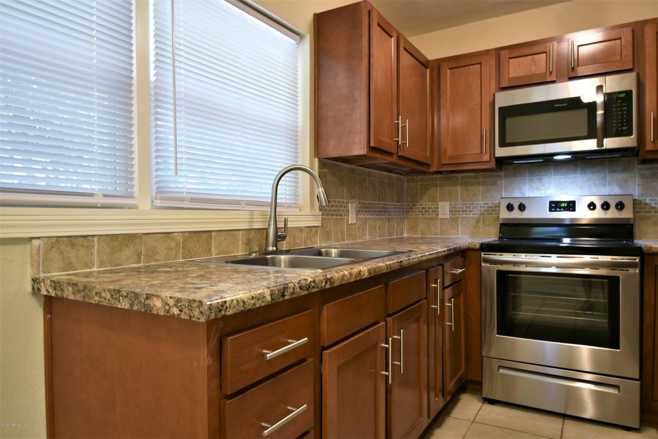 1498 Stimson St - Photo 5 of 12