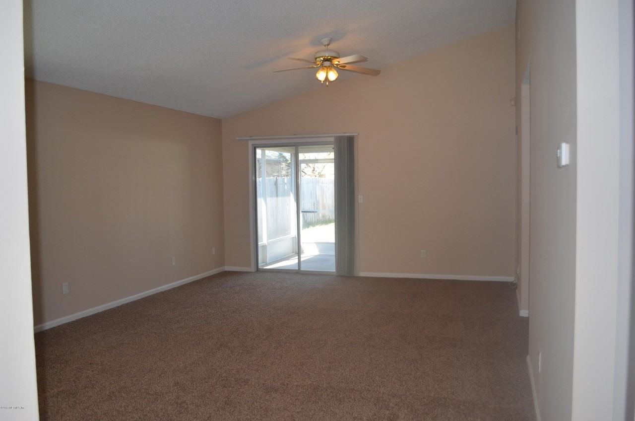 4304 Hanging Moss Dr - Photo 2 of 11