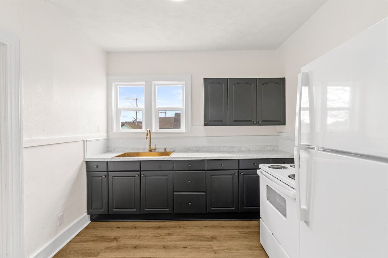 109 S Park St #2 - Photo 4 of 15