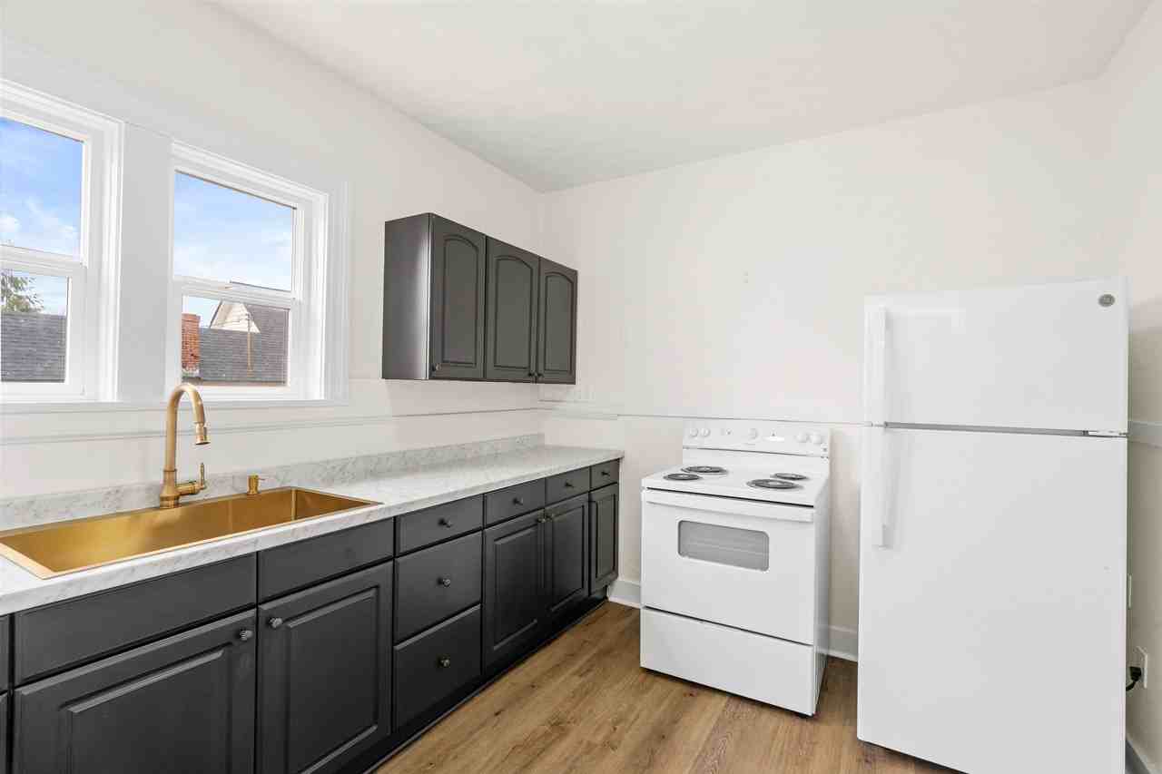 109 S Park St #2 - Photo 5 of 15