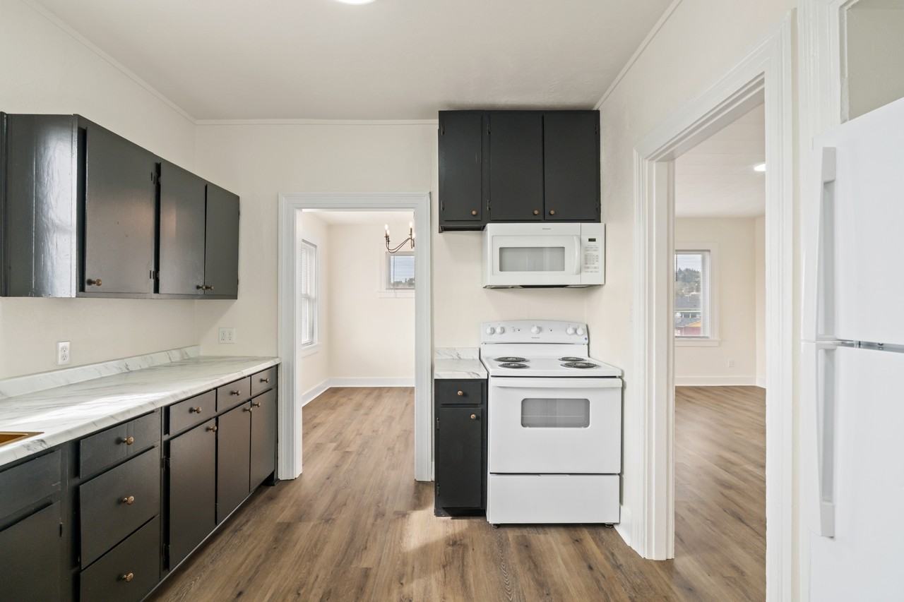 109 S Park St #3 - Photo 7 of 13